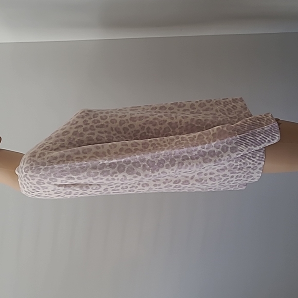 V-Neck Cashmere sweater - Picture 3 of 10